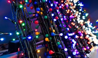 Zo gebruik je kerstverlichting ook als het geen kerst is Zo gebruik je kerstverlichting ook als het geen kerst is