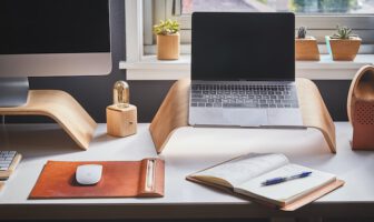 Dit heb je nodig om je productiviteit tijdens het thuiswerken te verhogen Dit heb je nodig om je productiviteit tijdens het thuiswerken te verhogen