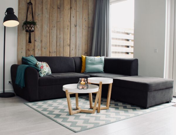 Moderne woonkamer inrichten: Tips voor een eigentijdse uitstraling